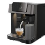 Grundig KVA 8230 Kaffeevollautomat, Kaffeemaschine, Stiftung Warentest GUT (2,5)*, 18 Kaffeespezialitäten, 13 Mahlgrade, Milchbehälter, 1350 W, 19 Bar, Zweifachdüse, Schwarz/Dunkelsilber