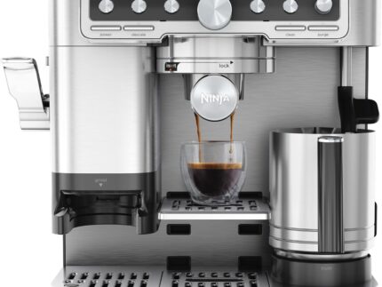 Ninja Luxe Pro 3-in-1-Kaffeemaschine mit Mahlwerk und Aufschäumer für Latte, Cappuccino, Cold Brew & Espresso, einfache Handhabung, 5 Voreinstellungen zum Aufschäumen, Silber, ES701EU
