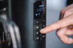 Melitta AromaFresh X – Filterkaffeemaschine mit integriertem Mahlwerk, Glaskanne und Timer-Funktion, für bis zu 10 Tassen Kaffee, in Schwarz/silber